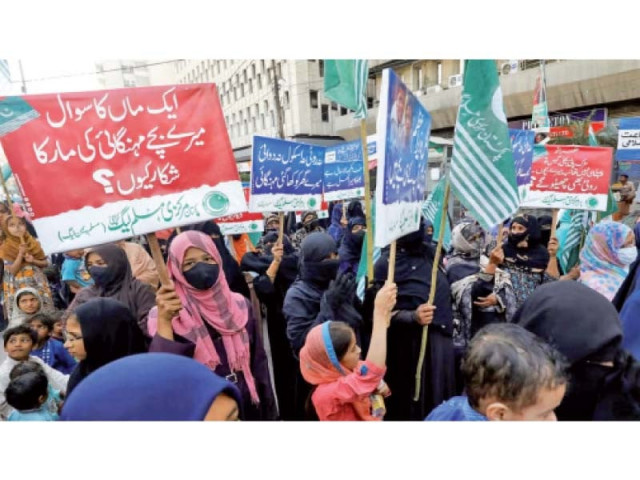 salaried class pays nearly 200 more tax than exporters retailers