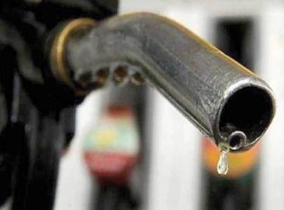 govt mulls weekly oil price revisions