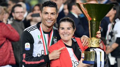 cristiano ronaldo dashes to madeira to see stroke victim mother cristiano ronaldo dashes to madeira to see stroke victim mother