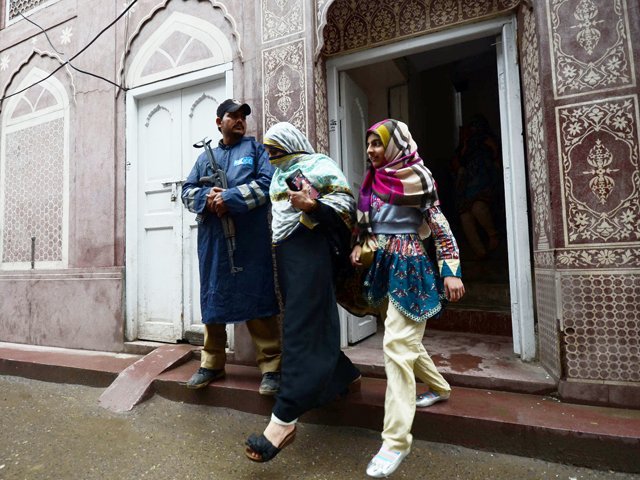 faithfuls express joy pray for pakistan s progress and end to coronavirus outbreak photo express