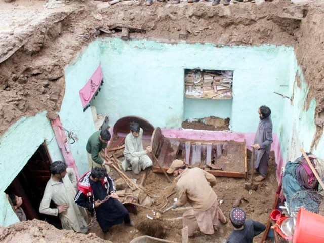 people busy in rescue work at a house that caved in during the current spell of rain in khyber pakhtunkhwa photo express people busy in rescue work at a house that caved in during the current spell of rain in khyber pakhtunkhwa photo express