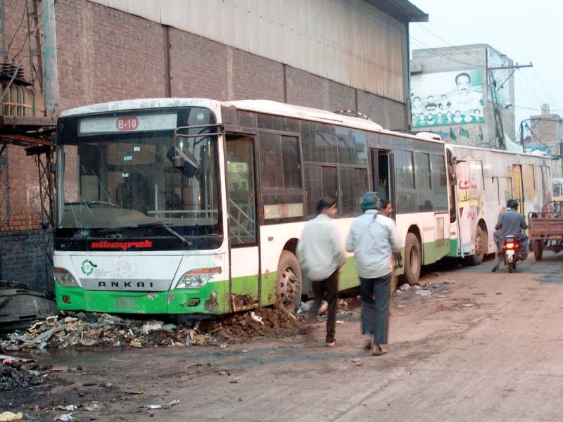 lahore transport company miserably fails to resolve transportation woes