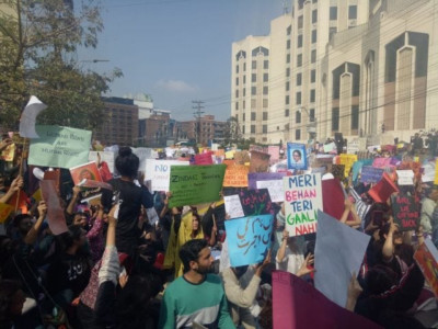 aurat march thousands hit streets for gender equality aurat march thousands hit streets for gender equality