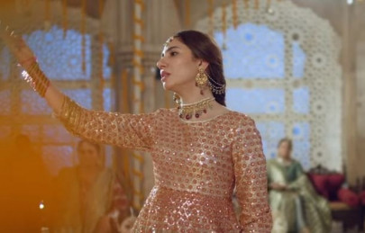 mahira khan makes a prayer for women in shoaib mansoor s dua e reem mahira khan makes a prayer for women in shoaib mansoor s dua e reem