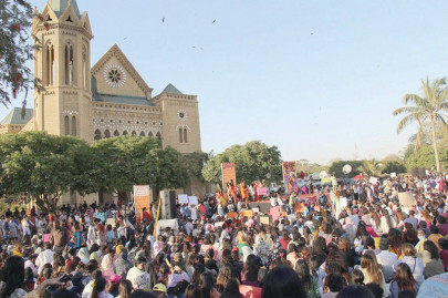 at karachi s aurat march hundreds raise their voices for equal rights at karachi s aurat march hundreds raise their voices for equal rights