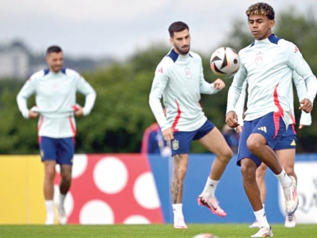 lamine yamal r with his spain teammates at training in southern germany on saturday before their departure for berlin photo afp lamine yamal r with his spain teammates at training in southern germany on saturday before their departure for berlin photo afp