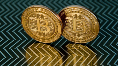bitcoin slumps as global market turmoil infects cryptocurrencies