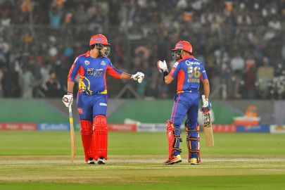 karachi kings hand lahore qalandars ten wicket drubbing