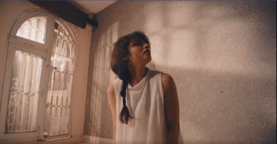 urh ja re is a brilliant attempt at reflecting the desires of a caged woman