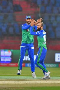 hbl psl 5 multan down peshawar after thrilling finish