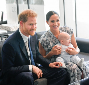 why meghan markle prince harry traveled to the uk without baby archie