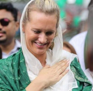 i love being pakistan s bhabi shaniera akram