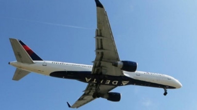 us airlines ground more planes as travel crisis deepens us airlines ground more planes as travel crisis deepens