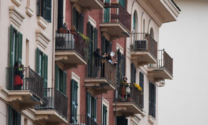 italians sing out from balconies during coronavirus lockdown italians sing out from balconies during coronavirus lockdown