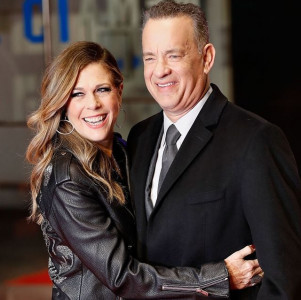 tom hanks wife rita wilson leave hospital after coronavirus treatment tom hanks wife rita wilson leave hospital after coronavirus treatment