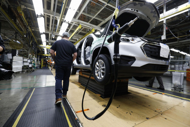 general motors fiat chrysler and ford will halt operations throughout north america photo afp general motors fiat chrysler and ford will halt operations throughout north america photo afp