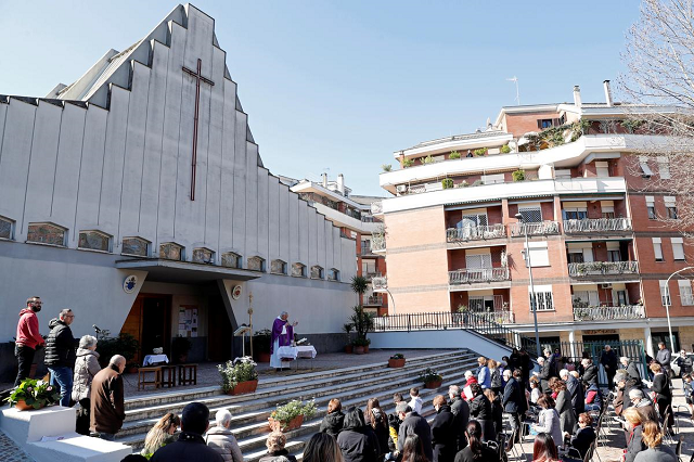 a priest celebrates mass in the open air after italy 039 s bishops ordered masses not be held in churches in order to contain the coronavirus outbreak in rome italy march 8 2020 photo reuters