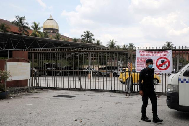 a police officer wearing protective mask stands guard outside the seri petaling mosque which has emerged as a source of hundreds of new coronavirus disease infections spanning across southeast asia in kuala lumpur malaysia march 18 2020 photo reuters