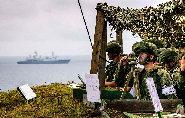 Russian officers control a landing exercise during the Vostok-2018 (East-2018) military drills. PHOTO:AFP