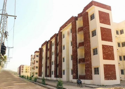 quarantined pilgrims join volunteers in protest at sukkur isolation centre quarantined pilgrims join volunteers in protest at sukkur isolation centre
