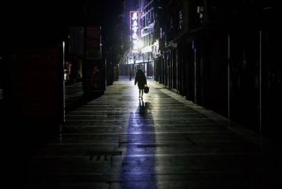 faisalabad wakes up to life under lockdown faisalabad wakes up to life under lockdown