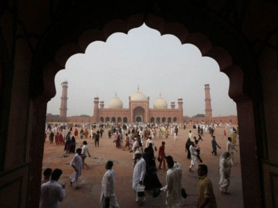 religious gatherings banned in lahore in bid to contain coronavirus spread
