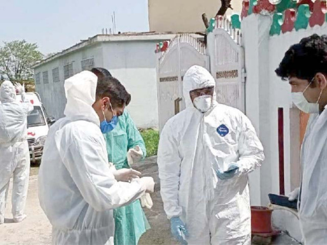 health officials don safety gear to check suspected covid 19 patients in bhara kahu photo zafar raja express health officials don safety gear to check suspected covid 19 patients in bhara kahu photo zafar raja express