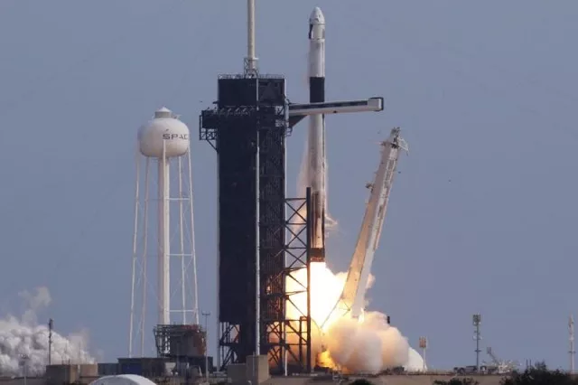 a spacex falcon 9 rocket carrying the crew dragon astronaut capsule lifts off on an in flight abort test a key milestone before flying humans in 2020 under nasa 039 s commercial crew program from the kennedy space center in cape canaveral florida us january 19 2020 photo reuters a spacex falcon 9 rocket carrying the crew dragon astronaut capsule lifts off on an in flight abort test a key milestone before flying humans in 2020 under nasa 039 s commercial crew program from the kennedy space center in cape canaveral florida us january 19 2020 photo reuters