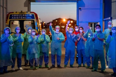 virus death toll passes 20 000 three billion under lockdown virus death toll passes 20 000 three billion under lockdown