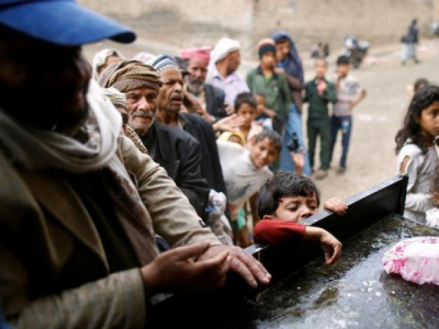 five days into sindh lockdown people still await ration bags five days into sindh lockdown people still await ration bags