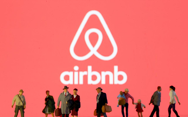 airbnb hosts to provide free rooms for british health workers