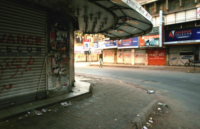 five robbers loot mobile market five robbers loot mobile market