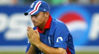 i put my foot through a dressing room fridge hussain reveals pindi odi incident