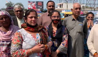 pakistanis stranded in india running out of cash and time pakistanis stranded in india running out of cash and time