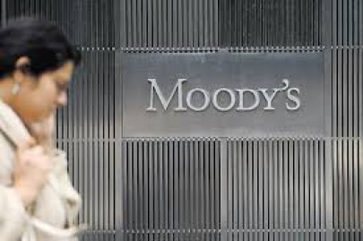 moody s cuts pakistan s growth forecast to 2 2 5