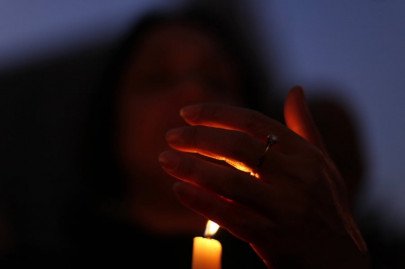 airblue tragedy candlelight vigil for family friends airblue tragedy candlelight vigil for family friends
