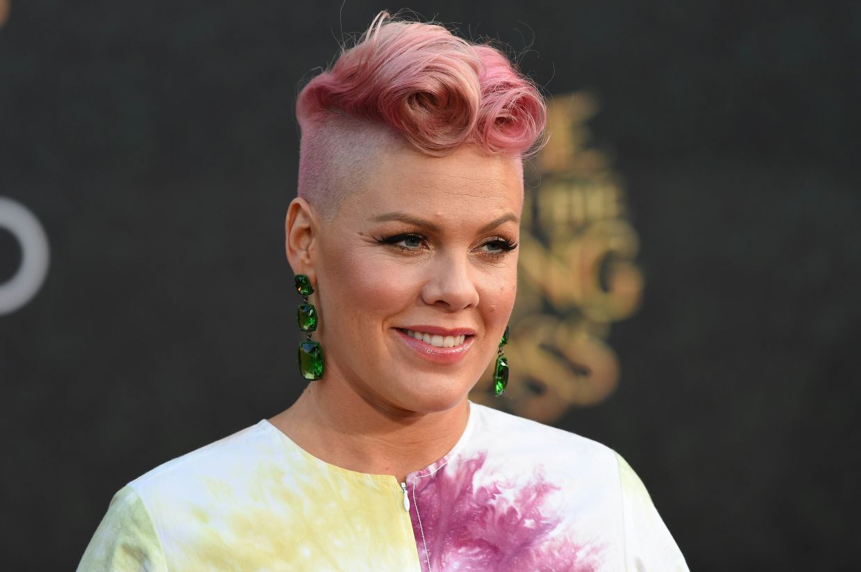lt p gt singer songwriter pink attends the premiere of disney 039 s 039 alice through the looking glass at the el capitan theatre on may 23 2016 in hollywood california afp photo robyn beck lt p gt