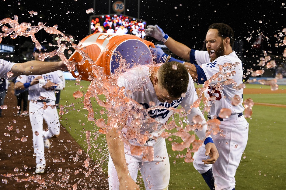 Los Angeles, CA, USA; Los Angeles Dodgers second baseman Kike Hernandez (14) is dumped with liquid by catcher Russell Martin (55) after hitting a walk off single against the Toronto Blue Jays at Dodger Stadium. PHOTO: REUTERS 
