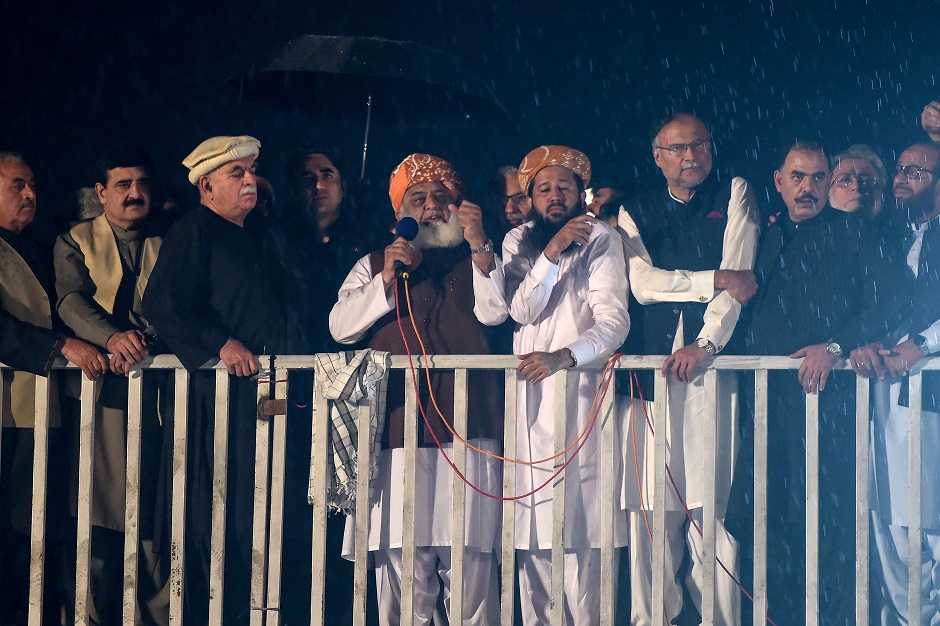 Islamic political party Jamiat Ulema-e-Islam (JUI-F) leader Maulana Fazlur Rehman (C) speaks during an anti-government 