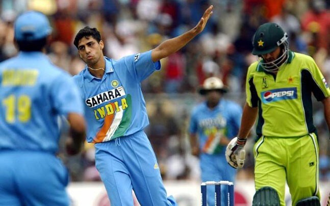 nehra opens up on hurling abuses during pakistan odi in 2005