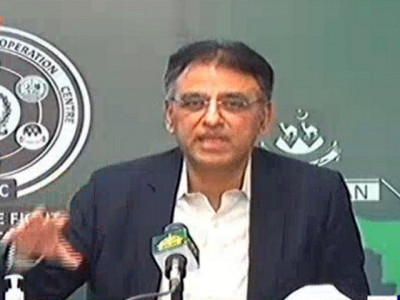 lockdown helped slow virus infection rate says pm s aide