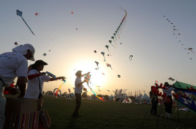 locked down karachiites grab their kites locked down karachiites grab their kites