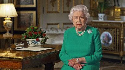 queen elizabeth addresses coronavirus in rare televised speech queen elizabeth addresses coronavirus in rare televised speech