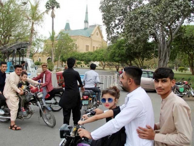 two weeks in lockdown fizzles out in parts of karachi two weeks in lockdown fizzles out in parts of karachi