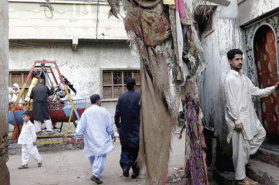 all the president s men new peace deal in lyari sweetened by promise of development all the president s men new peace deal in lyari sweetened by promise of development