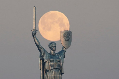 largest supermoon of 2020 rises on a world battling covid 19 largest supermoon of 2020 rises on a world battling covid 19