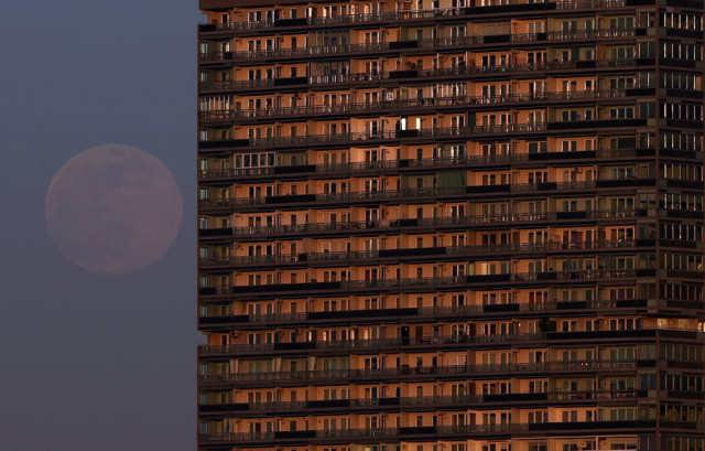 supermoon in vienna photo reuters