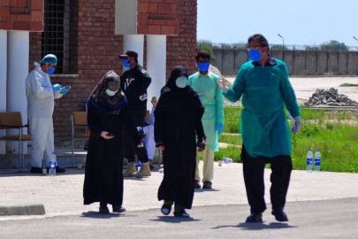 last batch of quarantined pilgrims leaves di khan last batch of quarantined pilgrims leaves di khan