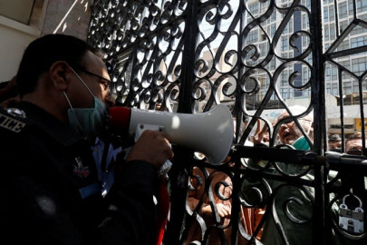 citizens miffed at ill planned sealing orders amid spread of covid 19 in karachi