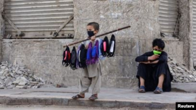 at risk of covid 19 minors traverse rawalpindi selling masks at risk of covid 19 minors traverse rawalpindi selling masks